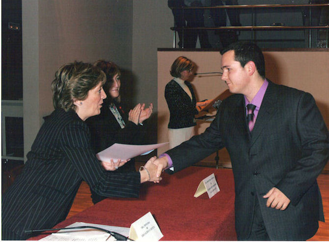 2003 University Education National Award: Receiving the diploma from the Spanish Minister of Education and Science (December 2005, Madrid, Spain).