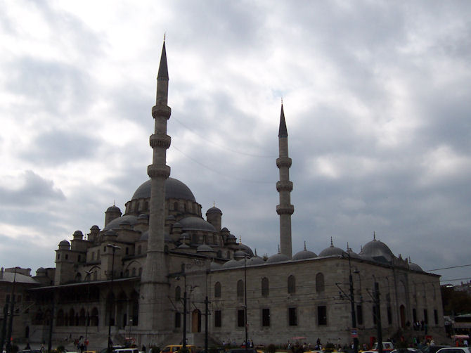 The Mosque of the Valide Sultan (The New Mosque), Istambul, Turkey (September 2010).
